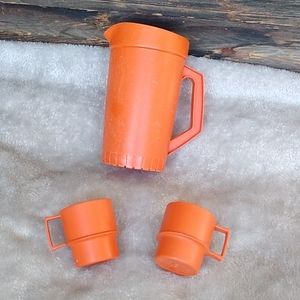 Vintage Tupperware pitcher and cup set